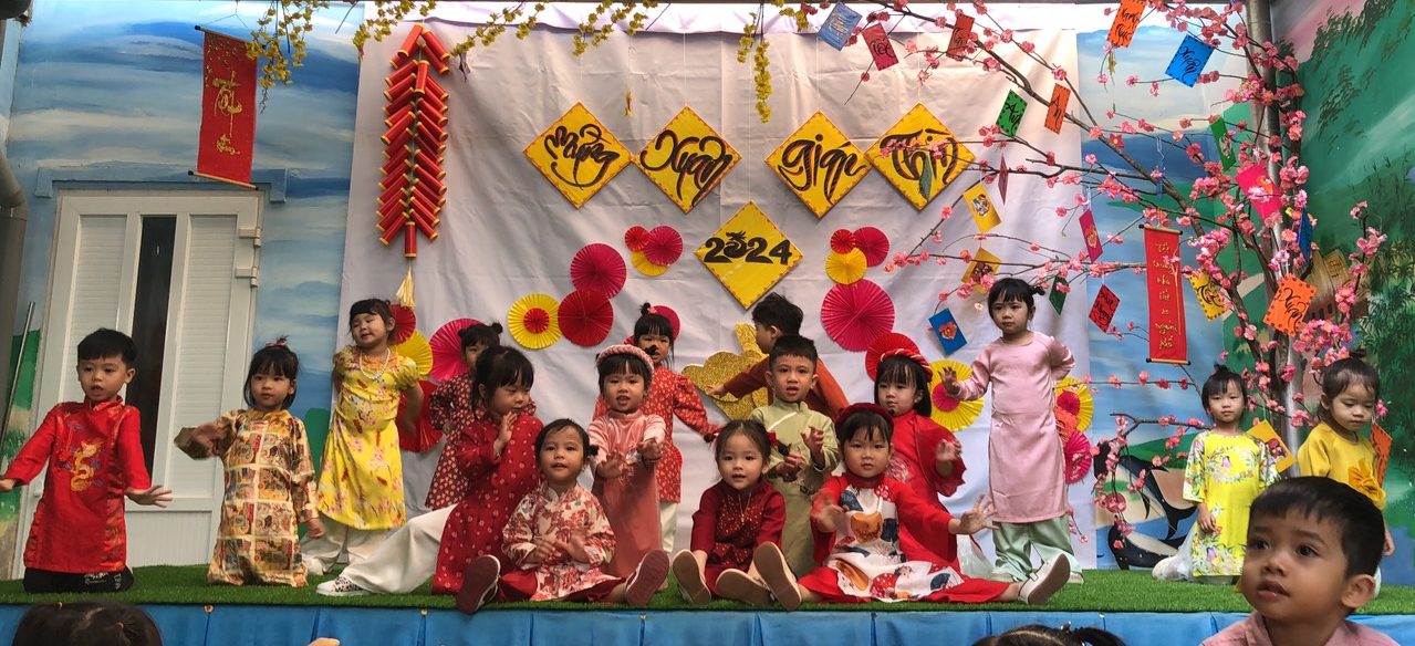 Lớp Mầm diễn văn nghệ cuối năm